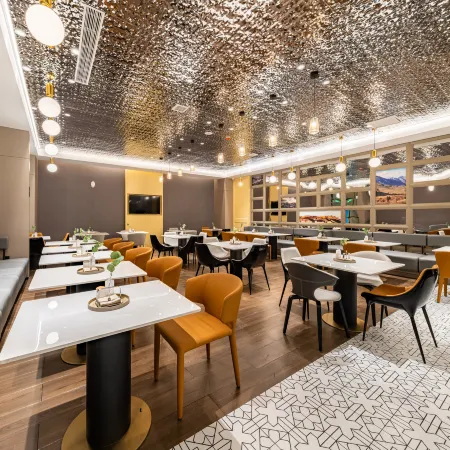Aletai Wanchi Square Yuhua Hotel Отели рядом с достопримечательностью «Больница 16 в Алтайском районе»