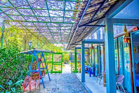 Ningbo Qiyugu Homestay Отели рядом с достопримечательностью «Sanyintan (The Three Hidden Pools)»