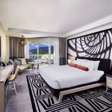 Pullman Cairns International Отели в г. Кэрнс