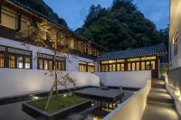 SanShanLi.Rustic Luxury Hotel