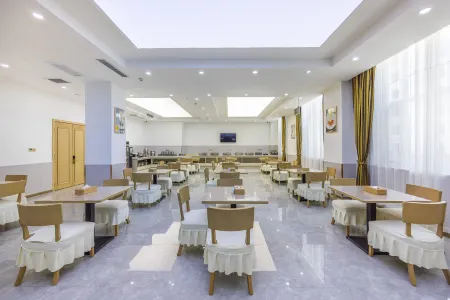 Vienna International Hotel Отели рядом с достопримечательностью «Jiumo Luoshisi»