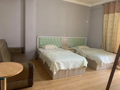 Qinzhou Ronghua Guesthouse Hotels in Niannianfeng Commercial Area