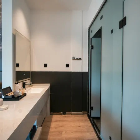 Shisanjian Hotel