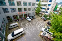 Jingchu Baokang Hotel - parcheggio