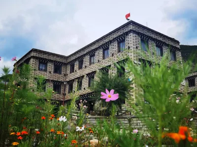 Daocheng Aden Danzeng Five Color Hotel Hotels near Chonggu Sward