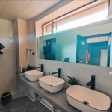 Unscrupulous Xueye Youth Travel Service Hotels in 