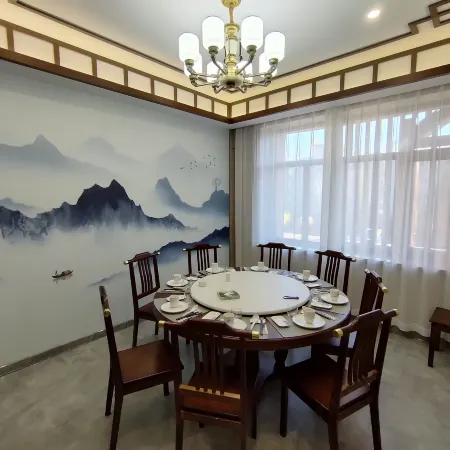Yichun Jiayin Dinosaur Town Wisdom Business Travel Hotel