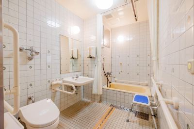 バリアフリー対応客室（バス付）（禁煙） 亀の井ホテル 潮来の写真