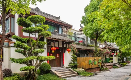 Floral Hotel · Chengdu Hou Zhai You Zhu Hotel Отели рядом с достопримечательностью «Bajin College of Chinese Language and Literature»