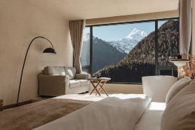 YOLO Guesthouse