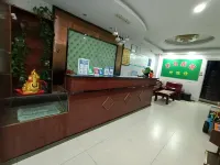 Lixian Brothers Hotel - Parkplatz