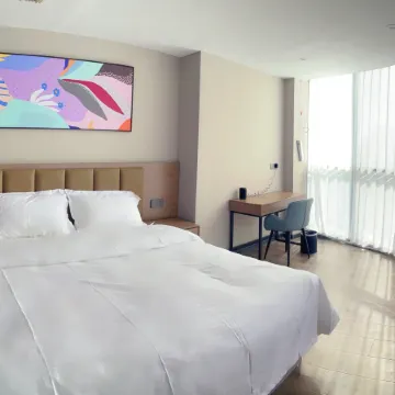 Pai Hotel (Xiangcheng Lianhua Avenue People's Park)