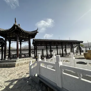 Qi Yun Ge Hotel
