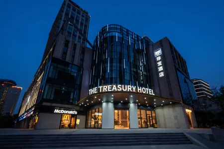 Shanghai Bund Riverside Treasury Hotel Отели рядом с достопримечательностью «Shanghai Pudong Exhibition Hall»