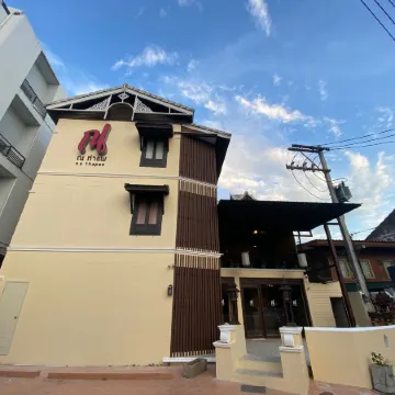 Na Thapae Chiangmai Hotel Отели рядом с достопримечательностью «Ворота Тхапе»