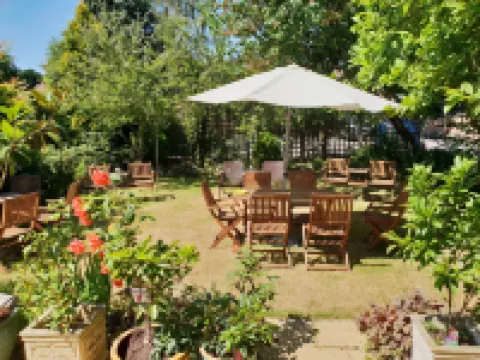 Victoria Park Lodge Hotels near Leamington Spa Tourist Information Centre