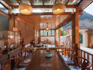 Yaqiu Courtyard Featured Hostel