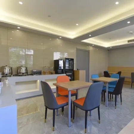 7Days Inn Hotel (Heze Xin Caozhou Wuxiao)