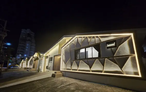 Madaguscar Private Pool Villa-Pattaya