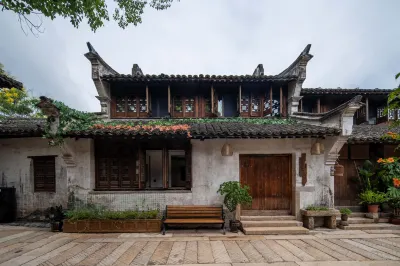 Yanguan Chaolezhicheng Pipa Chinese Inn Hotel di Haining