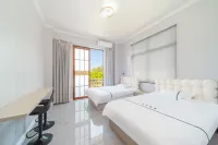 Chasing Light and Meeting Homestay