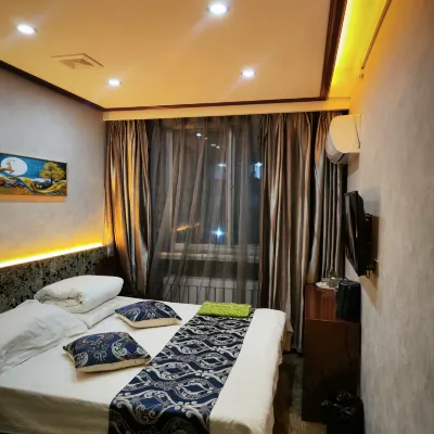 Yichun Hongmeiqi Express Hotel - parking