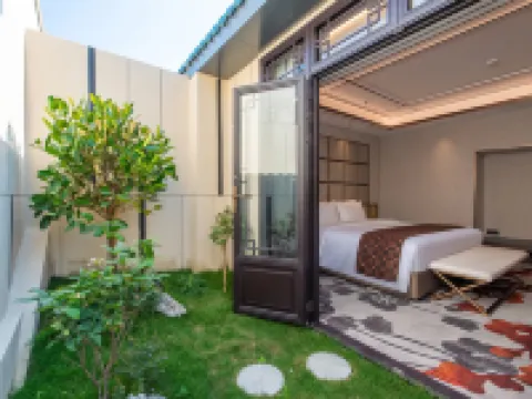 Treasury S Hotel (Chaozhou Guangji Bridge Archway Street) Hotels near Jiadi Lane