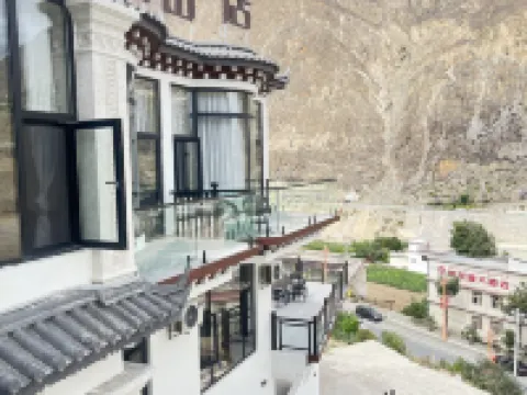 巴松山居(德欽奔子欄觀景台店) 奔子欄附近的飯店