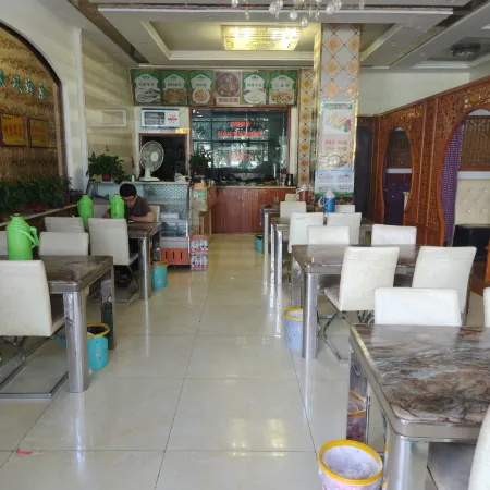 Golmud Longpeng Business Hotel