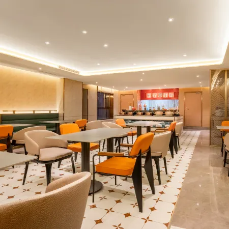 Starway Hotel (Aksu Jinlan Square)