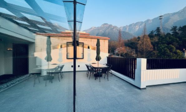 LU SHAN ZHENSHANYUE INN