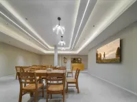 Tranquil Snow Mountain Platinum Hotel