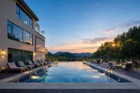 Lichuan Zhuangyuan Mountain Residence Resort Hotel - Pools