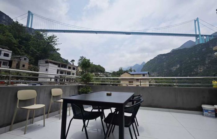 Yunqiao Banshan Homestay (Huajiang Canyon Bridge)