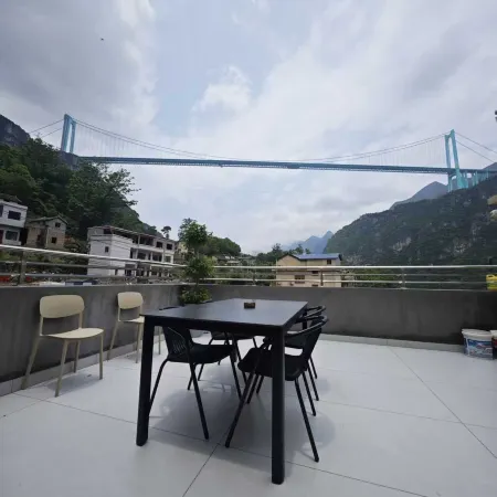 Yunqiao Banshan Homestay (Huajiang Canyon Bridge)