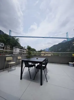 Yunqiao Banshan Homestay (Huajiang Canyon Bridge) - parking