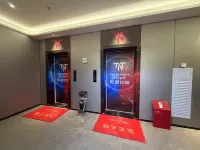 TNT E-Sports Hotel (Qinzhou East Station Nian Nian Feng Plaza) - parking