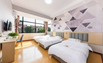 Wuhan Happy Tour Hotel (Tianhe International Airport)