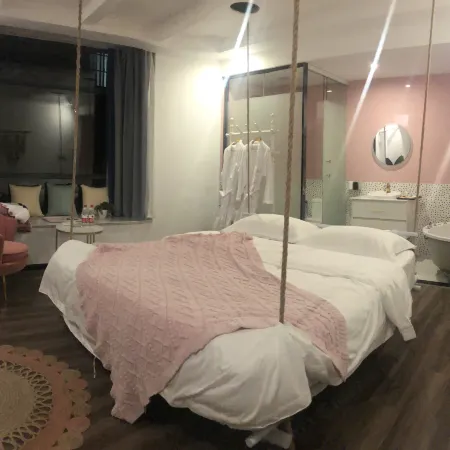 Pu'an Yihong Boutique Theme Hotel