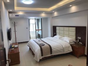 Zhongshan Liangpeng Accommodation (Tanzhou Center Market Branch)