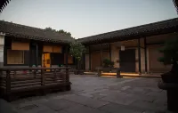 Ningbo Jukuan Academy Hotels near Cicheng Old Town