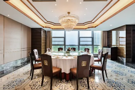 Rizhao Sunrise Yuehai Grand Hotel (Wanpingkou Scenic Area Rizhao Station) Отели рядом с достопримечательностью «Liujiawan Beachcombing Park· Rizhao»