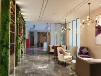 Lavande Hotel (Deyang Zhongjiang) - parking