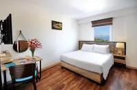 Golden Lotus Hotel Отели в г. Нячанг