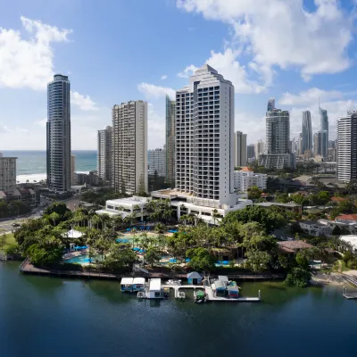 JW Marriott Gold Coast Resort & Spa Отели рядом с достопримечательностью «Морской Мир»