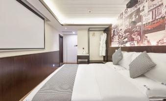 Weizhilian Movie Theme Hotel (Beijing Liujiayao Subway Station)