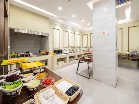 Junhu Xsmart Hotel （Yiwu International Trade City Store） Отели рядом с достопримечательностью «Luo Binwang Park»