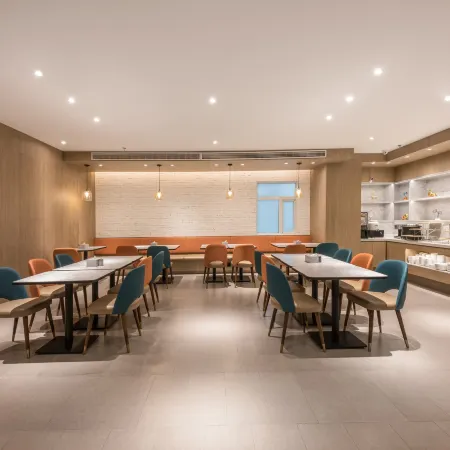 HanTing Hotel (Yancheng Municipal Government Golden Eagle Julong Lake)