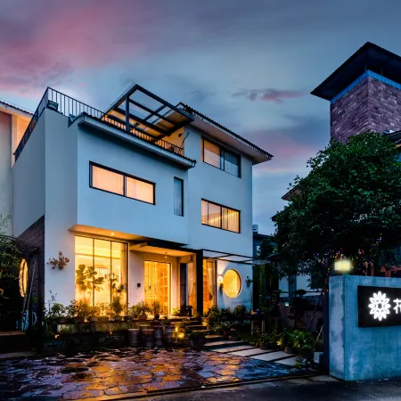Floral Hotel · Shangyou Xiaozhu Hotel (Wuyishan Scenic Spot Store)
