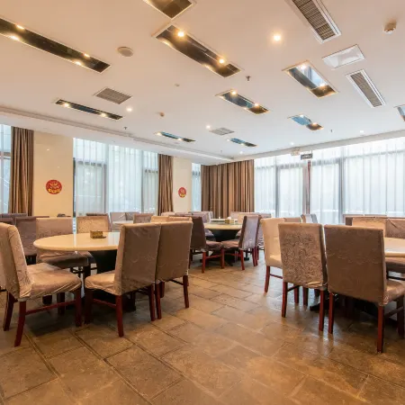 Luyuanchun Boutique Hotel (Jiaozuo University of Technology Shuangyong Theme Park)